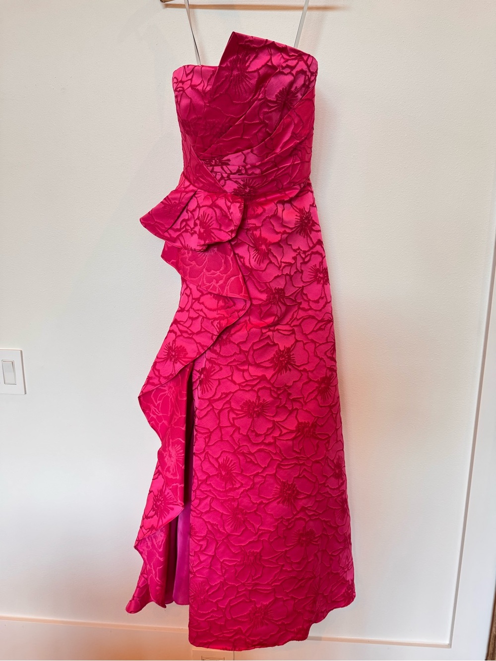 Monique Lhuillier Strapless Hot Pink Floral Jacquard Gown